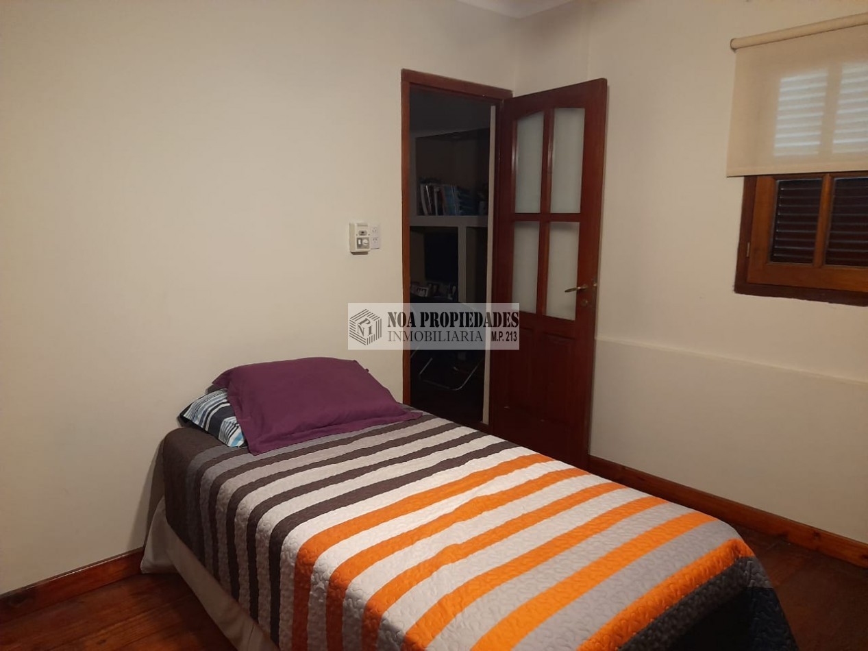 HERMOSA CASA EN 12 DE OCTUBRE AL 1300 CON PILETA
