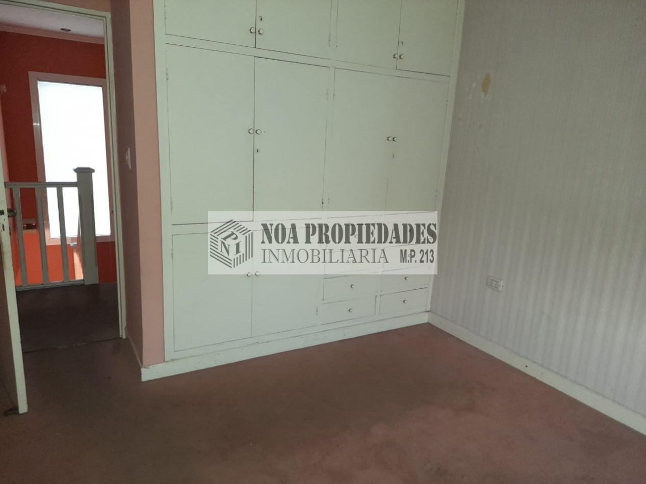 CASA EN YERBA BUENA CON PILETA DE 4D EN CALLE PERU AL 1400