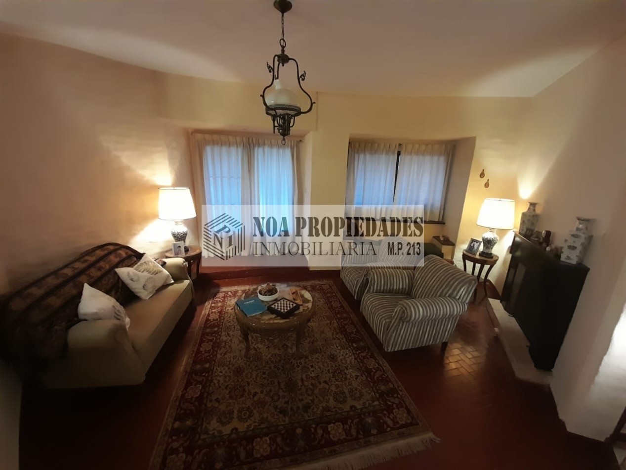 CASA EN YERBA BUENA CALLE PARAGUAY 735 CON PARQUE Y PILETA