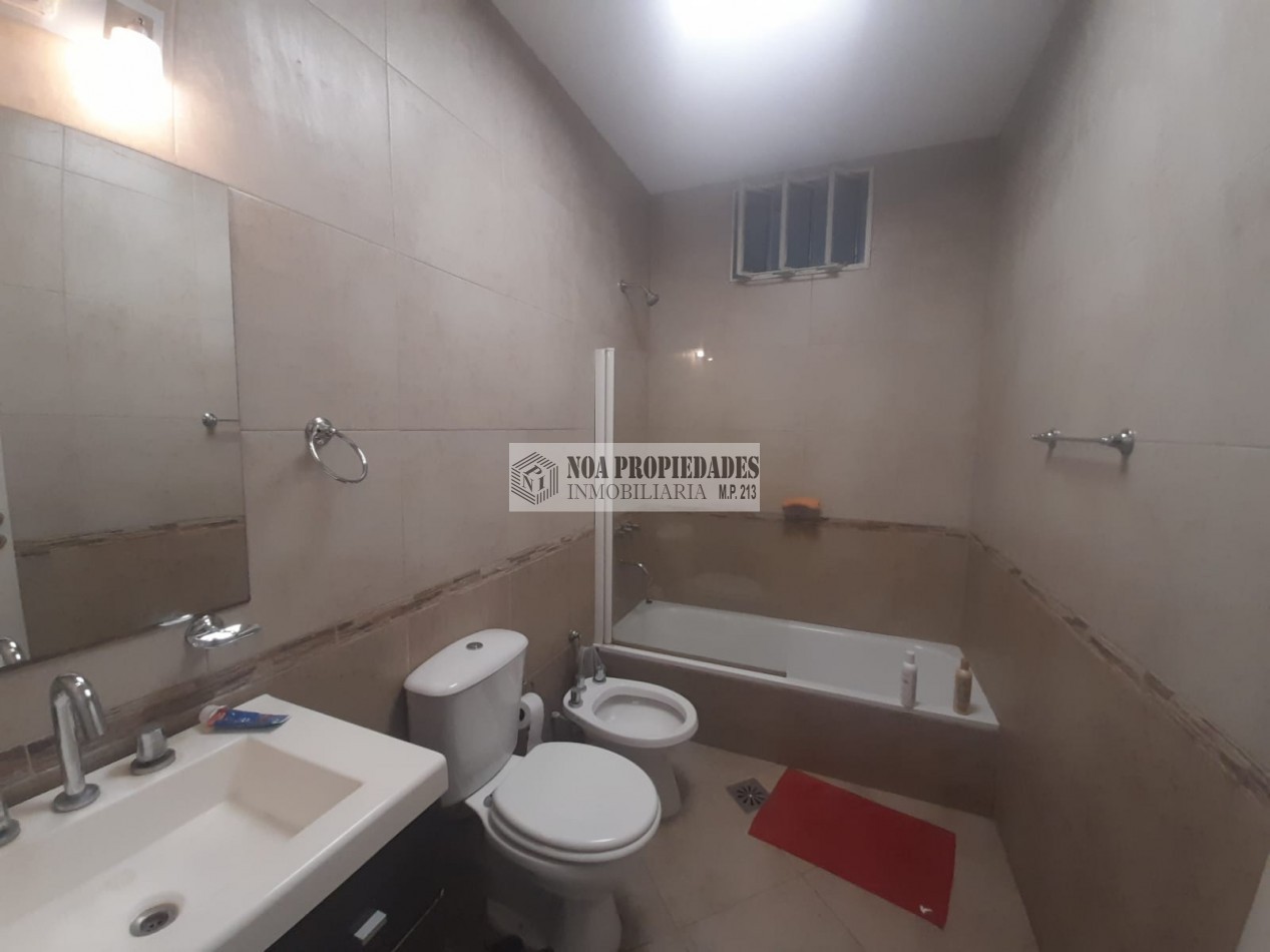 CASA DE 4D EN CRISOSTOMO 2700 A UNA CUADRA DE AVENIDA MATE DE LUNA