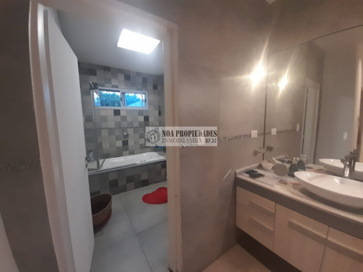 CASA DE 4D EN CRISOSTOMO 2700 A UNA CUADRA DE AVENIDA MATE DE LUNA
