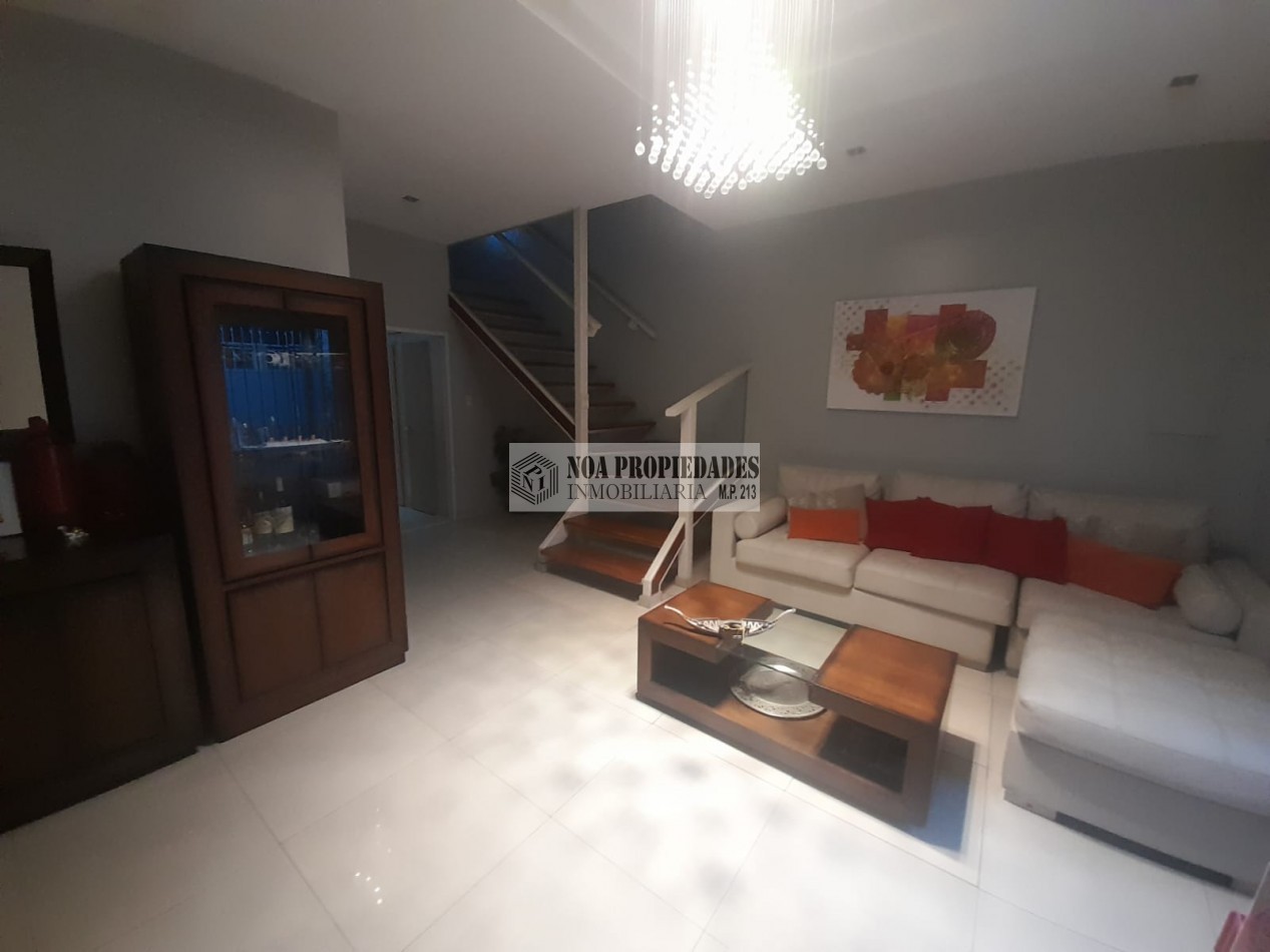 CASA DE 4D EN CRISOSTOMO 2700 A UNA CUADRA DE AVENIDA MATE DE LUNA