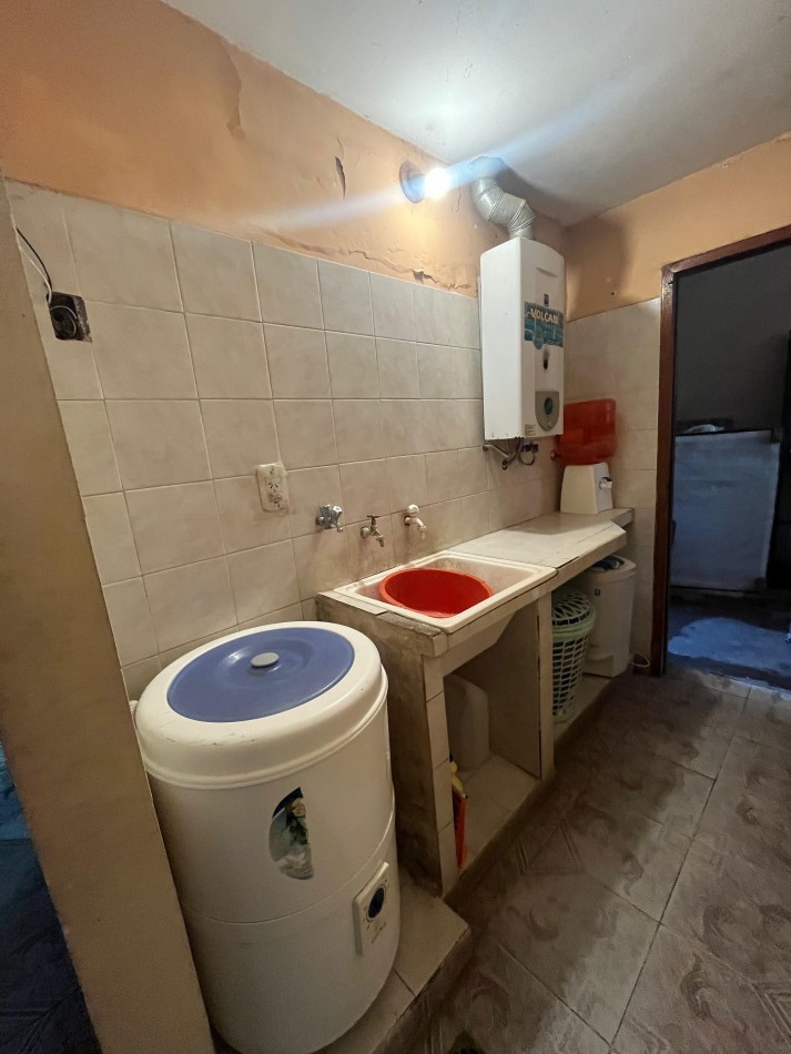 CASA 3 DORMITORIOS EN VILLA MARIANO MORENO CALLE 6 Y 29