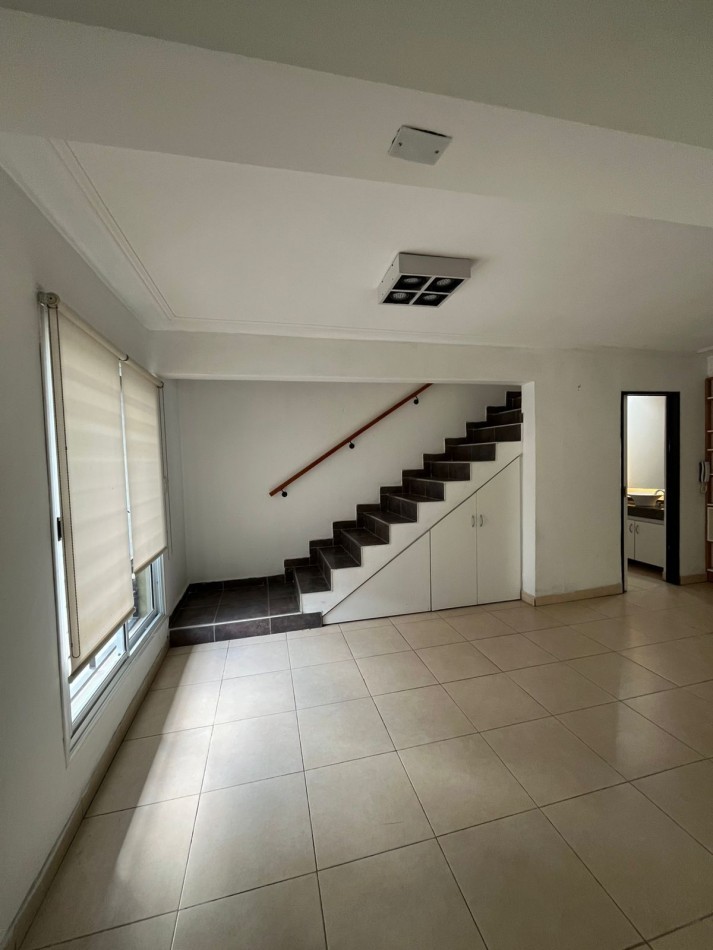DUPLEX DE TRES DORMITORIOS CON DOS COCHERAS EN COMPLEJO CERRADO SIN EXPENSAS EN YERBA BUENA APTO CREDITO