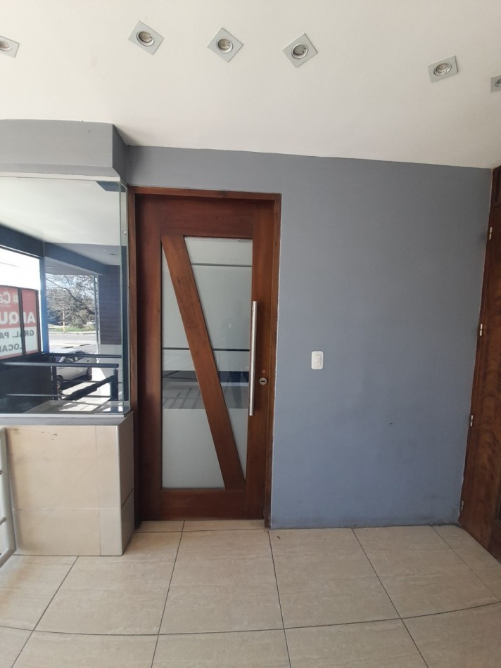 LOCAL COMERCIAL AMPLIO EN MARCO AVELLANEDA 321 DE 160 M2