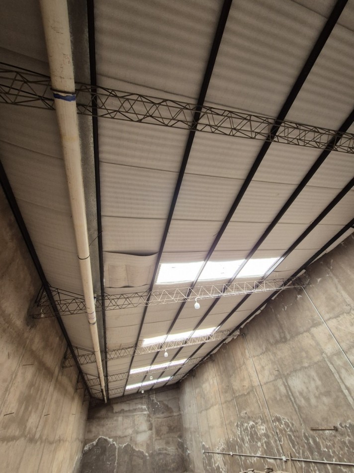 DEPOSITO A ESTRENAR CON OFICINAS EN AVENIDA SARMIENTO AL 1200