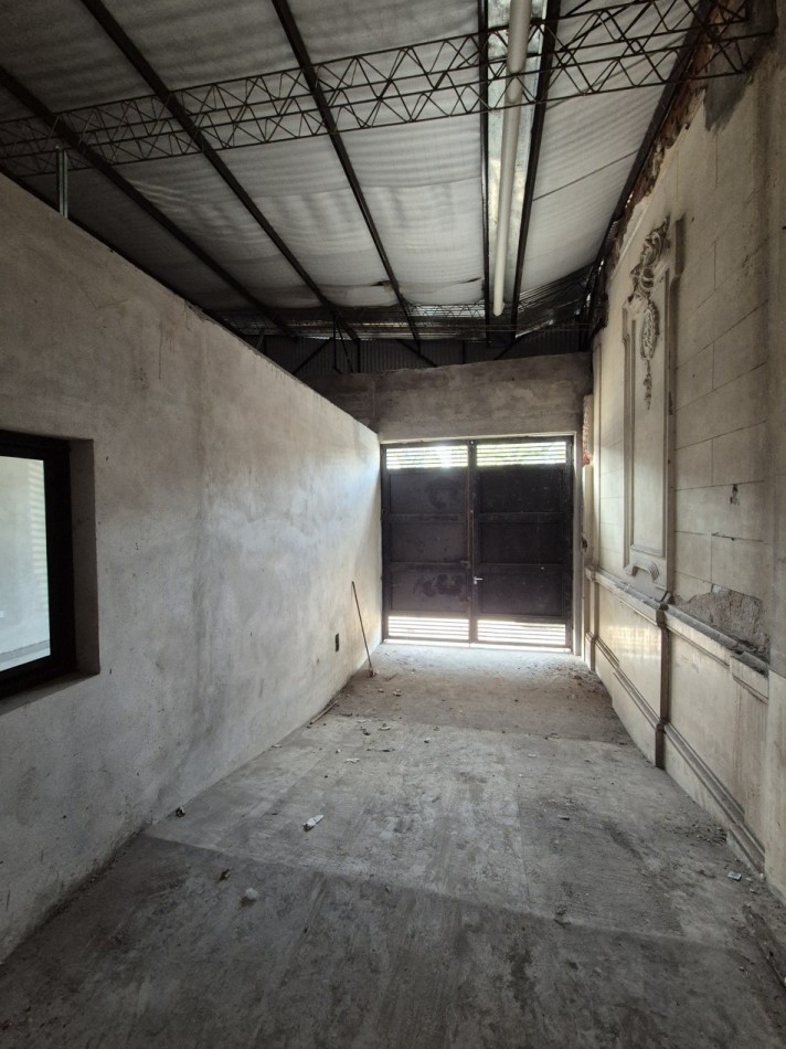 DEPOSITO A ESTRENAR CON OFICINAS EN AVENIDA SARMIENTO AL 1200