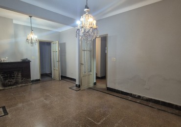 Casa en Barrio Norte de dos planta para remodelar o para edificar en altura sobre Santa Fe casi Junin