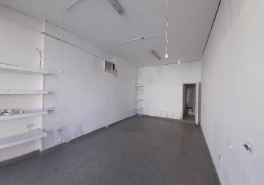 LOCAL COMERCIAL FRENTE VIDRIADO EN AYACUCHO 270