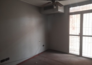 CASA ESQUINA CRISOSTOMO ALVAREZ Y FRIAS SILVA A METROS DEL PARQUE AVELLANEDA 