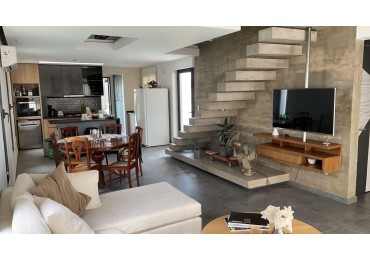 Hermosa casa en Barrio Cerrado Fincas del Manantial sobre Avenida Solano Vera