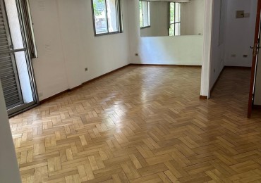 Departamento 4 dormitorios con patio en Catamarca al 400