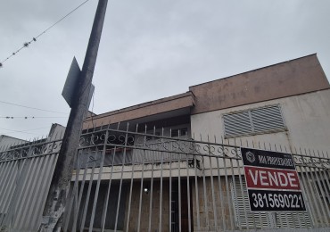 IMPORTANTE CASA ESQUINA EN MENDOZA Y JUAN LUIS NOUGUES