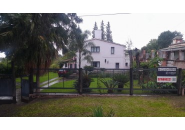 IMPORTANTE CASA EN EL CORTE SOBRE LA RUTA A METROS DE LA ROTONDA