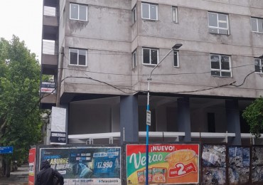 LOCAL FINANCIADO EN SEIS CUOTAS EN VENTA EN AVENIDA AVELLANEDA Y CUBA A ESTRENAR