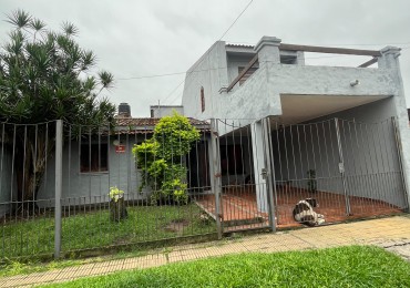 CASA EN BARRIO KENEDY APTA CREDITO CON PILETA Y QUINCHO