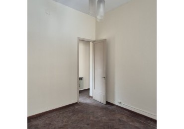 Departamento de tres ambientes en plena City Bancaria en San Martin 677