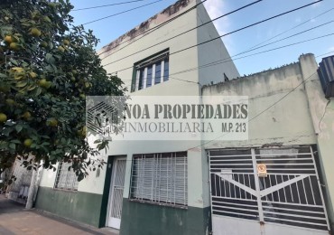 CASA EN 25 DE MAYO al 2100 DE 4 DORMITORIOS VIVIENDA O COMERCIAL