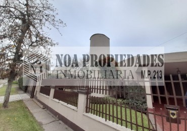 CASA EN YERBA BUENA CALLE PARAGUAY 735 CON PARQUE Y PILETA